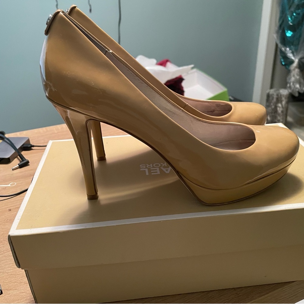 Michael Kors Nude Pumps